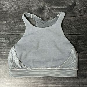 Lululemon sports bra size 4
